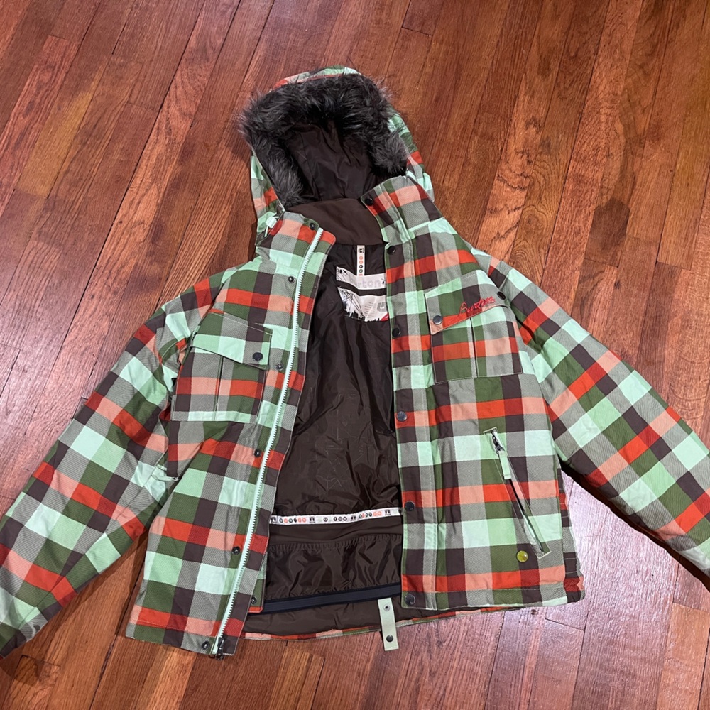 Burton Geo 3/2 women's snowboard jacket with a plaid pattern